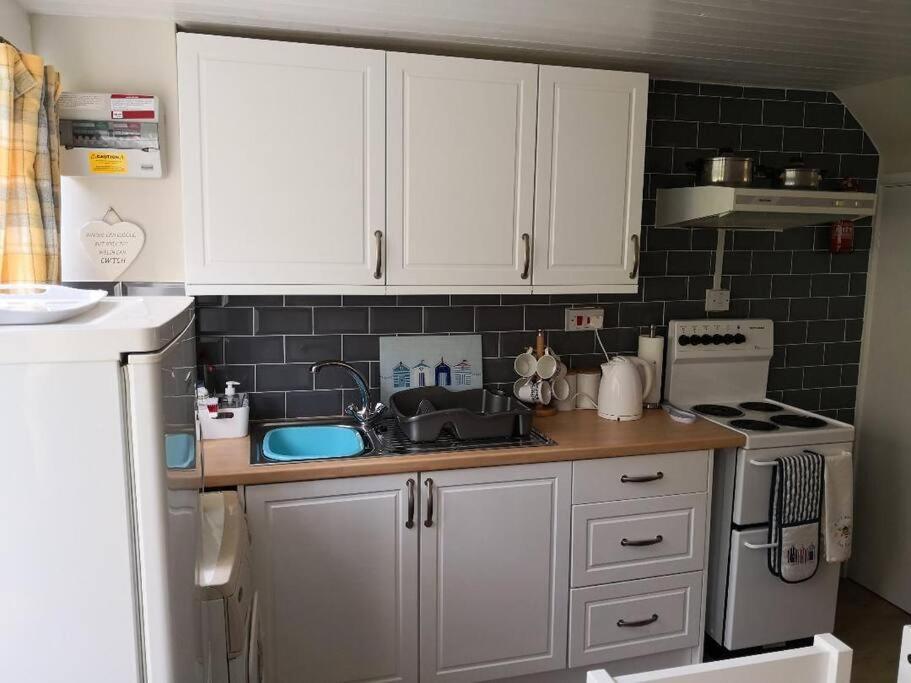 'Le Chalet Ii' Free Unlimited Wifi 2 Bed Chalet House Hodgeston Exterior foto